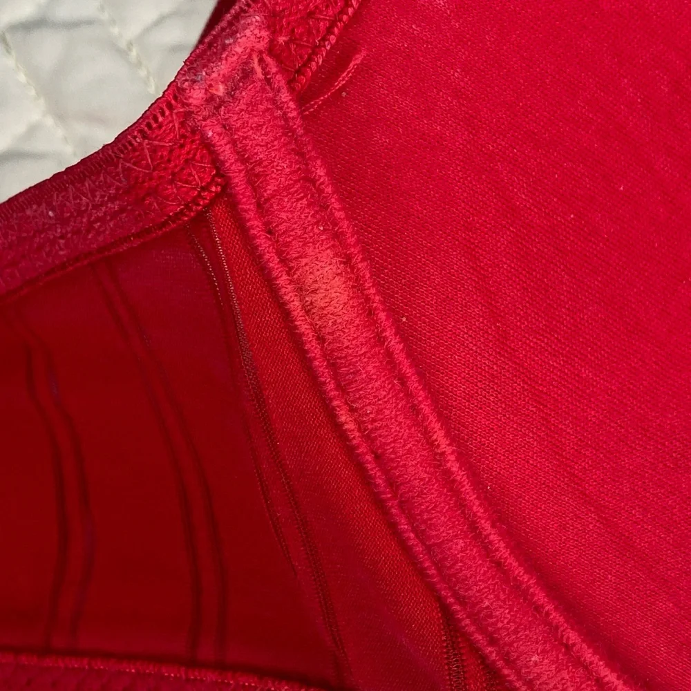 Red Bra - Picture 7 of 9